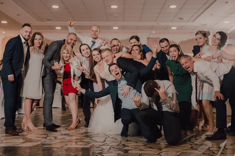 zdjęcia grupowe na ślubie