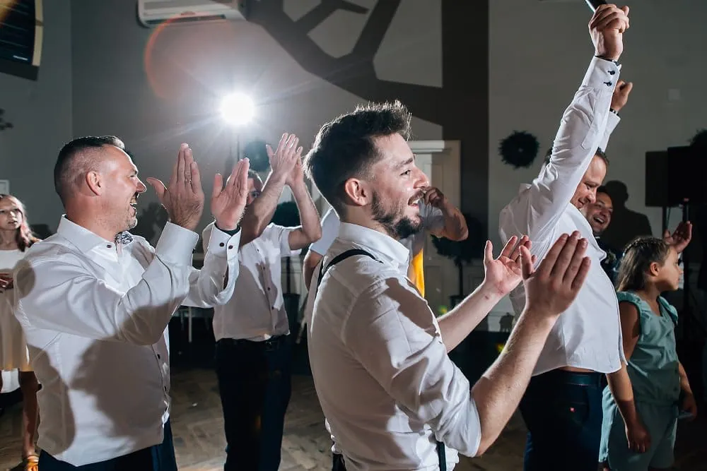Aleksandra i Damian w ciepłym plenerze ślubnym