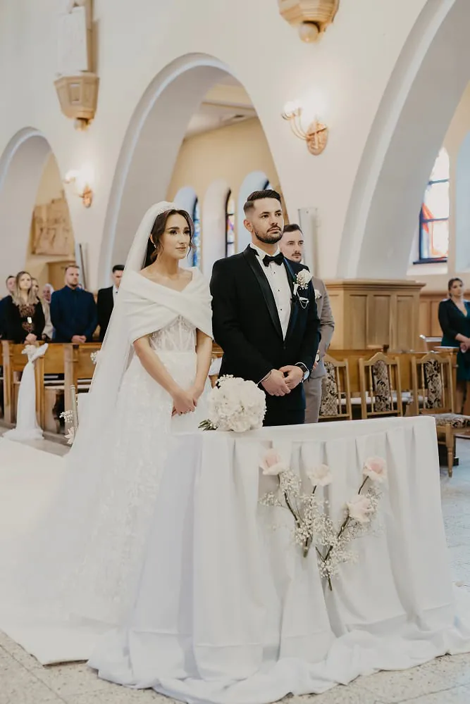 Gabrysia i Dominik po ceremonii ślubnej