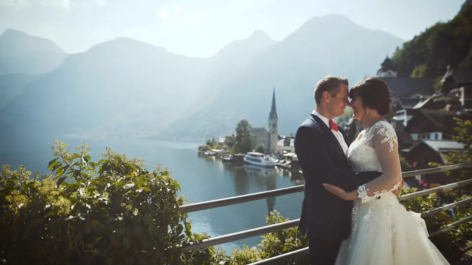 Kadr z teledysku ślubnego Joanny i Pawła w Hallstatt i Alpach